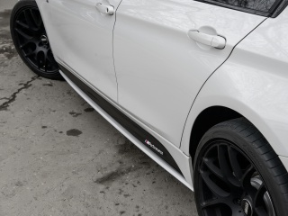 КОМПЛЕКТ НАКЛАДОК (ЛЕЗВИЙ) под пороги M-Perfomance BMW 3 F30/F31 (под покраску) + УСТАНОВОЧНЫЙ КОМПЛЕКТ
