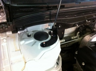 Кронштейн упора капота Hyundai i30 (2007-2012)