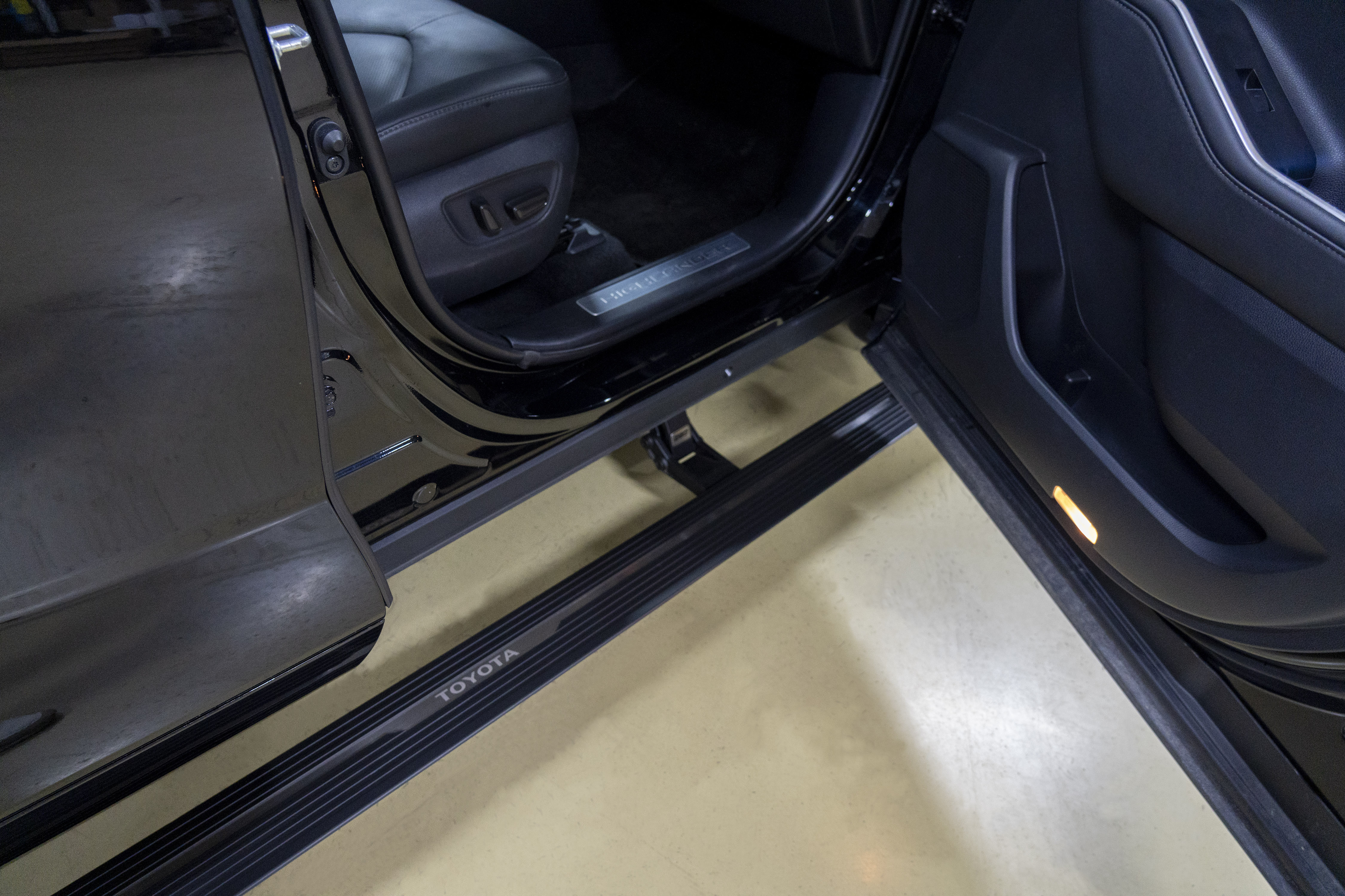 Электрические Пороги ATS для Toyota Highlander U50 (2016-2019) Под заказ