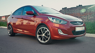 Крашеный комплект. Реснички на фары var №1 Hyundai Solaris (2010-2013) Цвет Красный TDY + УСТАНОВОЧНЫЙ КОМПЛЕКТ