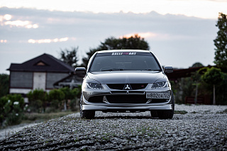 Передний бампер Mitsubishi Lancer 9 IX в стиль EVO (2003-2009)