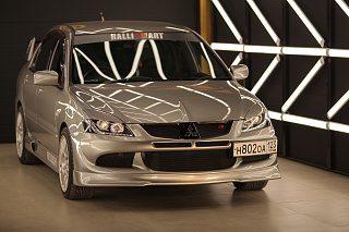 Передний бампер Mitsubishi Lancer 9 IX в стиль EVO (2003-2009)