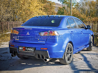 Накладка на задний бампер в стиле EVO  var №2 Mitsubishi Lancer X (2007-2016)