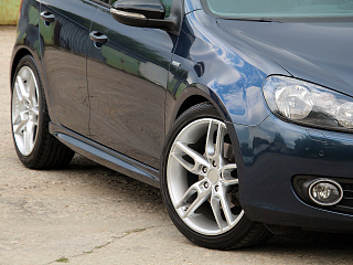 Пороги R-Line VW Golf VI (2008-2012) + УСТАНОВОЧНЫЙ КОМПЛЕКТ