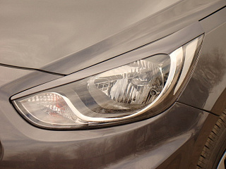 Крашеный комплект. Реснички на фары фигурные var №2 Hyundai Solaris (2010-2013) Цвет Серый SAE + УСТАНОВОЧНЫЙ КОМПЛЕКТ