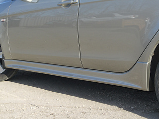 Пороги (2.0 Intense) Mitsubishi Lancer X (2007-2016) + УСТАНОВОЧНЫЙ КОМПЛЕКТ