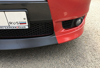 Средняя вставка между передними клыками широкая текстурный пластик Mitsubishi Lancer X (2007-2016)