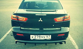 Накладка на задний бампер в стиле var №1 EVO Текстурный пластик Mitsubishi Lancer X (2007-2016)