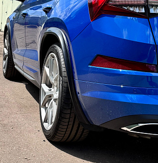 Расширители арок для Skoda Kodiaq (2016-2024) Черный глянец + установочный комплект.