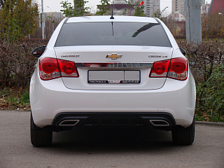 Текстурный диффузор заднего бампера + Silver вставки для Chevrolet Cruze var №2 (текстурный пластик) (2008-2012)