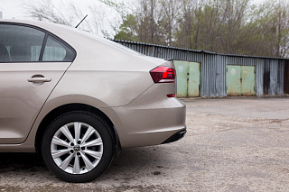 Имитация насадок глушителя (выхлопа) ПОД ОКРАСКУ для VW Polo Liftback 2020 - 2023
