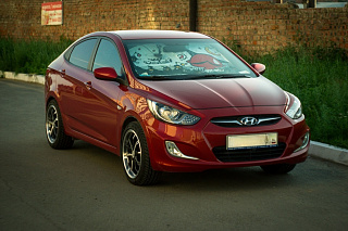 Крашеный комплект. Реснички на фары var №1 Hyundai Solaris (2010-2013) Цвет Красный TDY + УСТАНОВОЧНЫЙ КОМПЛЕКТ