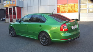 Пороги в стиле R-Line Skoda Octavia 2(II) Поколение FL (A5) + УСТАНОВОЧНЫЙ КОМПЛЕКТ