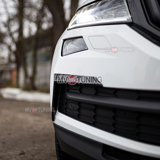 BLACKOUT EDITION. Канарды (накладки над птф) крашенные Черный глянец для Skoda Kodiaq (2016-2021)