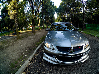 Передний бампер Mitsubishi Lancer 9 IX в стиль EVO (2003-2009)