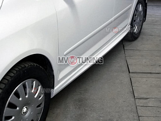 Пороги в стиле R-Line Skoda Octavia 2(II) Поколение FL (A5) + УСТАНОВОЧНЫЙ КОМПЛЕКТ