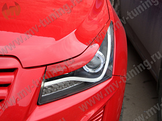 Крашеный комплект. Реснички на фары Chevrolet Cruze var №2 (2008-2014) Цвет Белый GAZ(40R) + УСТАНОВОЧНЫЙ КОМПЛЕКТ