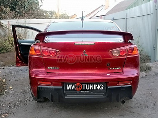 Накладка на задний бампер в стиле EVO  var №2 Mitsubishi Lancer X (2007-2016)